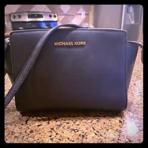 Michael Kors Cross Body!
